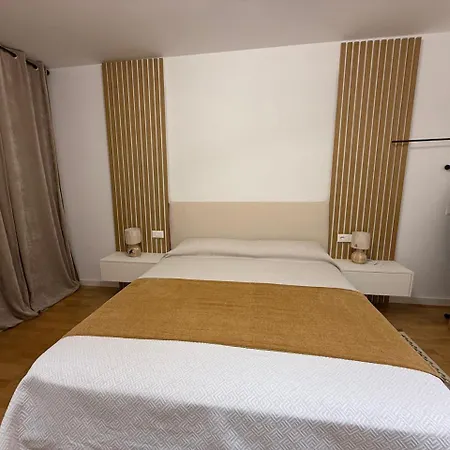 Lora's Apartament *